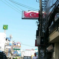 Das Foto wurde bei İstanbul Doner Kebab von Ali T. am 4/23/2017 aufgenommen