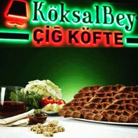 Photo taken at Köksalbey Çiğköfte by Orhan K. on 7/29/2016