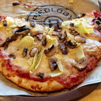 8/29/2013 tarihinde Luke L.ziyaretçi tarafından Pieology Pizzeria'de çekilen fotoğraf