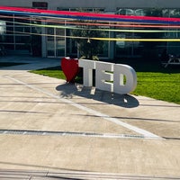 Foto diambil di TED Rönesans Koleji oleh Gizem V. pada 10/24/2022