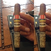 Das Foto wurde bei Cigar Boutique of Little Havana von Cigar Boutique o. am 7/25/2015 aufgenommen