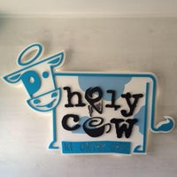 Das Foto wurde bei Holy Cow Ice Cream Café von Holy Cow Ice Cream Café am 8/11/2015 aufgenommen
