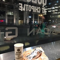 Photo taken at Chipotle Mexican Grill by Raúl R. on 10/10/2017