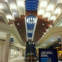 รูปภาพถ่ายที่ West Ridge Mall โดย LXX C. เมื่อ 2/15/2012