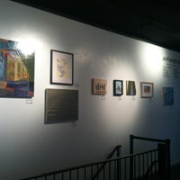 รูปภาพถ่ายที่ Gallery Bar โดย Alex T. เมื่อ 5/31/2012