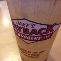 Foto scattata a Jake&amp;#39;s Wayback Burgers da Matthew H. il 6/30/2012