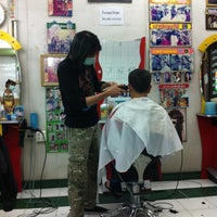 Photo taken at 7สี Haircut by Pong on 2/19/2012