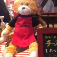 Photo taken at シアトルズベストコーヒー 新宿南口店 by Toshikatsu H. on 4/30/2012