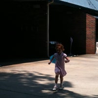 5/5/2012 tarihinde Tanya D.ziyaretçi tarafından Kirkwood Car Wash'de çekilen fotoğraf