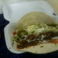 2/6/2012 tarihinde Van K.ziyaretçi tarafından Wrap Up Burritobar'de çekilen fotoğraf