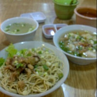 Photo taken at Pinangsari Noodle &amp;amp; Chinese Food by Robby M. on 7/8/2012