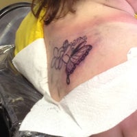 7/16/2012에 Michelle M.님이 Massive Tattoo Studio에서 찍은 사진