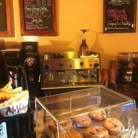 6/20/2012 tarihinde Dennis N.ziyaretçi tarafından E Town Coffee'de çekilen fotoğraf