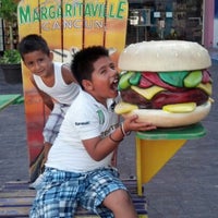 Foto diambil di Jimmy Buffett&#39;s Margaritaville oleh Victor R. pada 7/28/2012