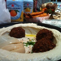 รูปภาพถ่ายที่ Soom Soom Vegetarian Bar โดย Brad N. เมื่อ 7/11/2012