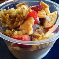 8/31/2012 tarihinde Tee  💋ziyaretçi tarafından Yogurt King'de çekilen fotoğraf