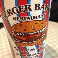 Foto tirada no(a) Burger Baron por Andrew H. em 3/10/2012