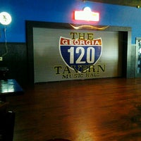 Foto tomada en The 120 Tavern &amp;amp; Music Hall  por Kimberly J. el 8/12/2012