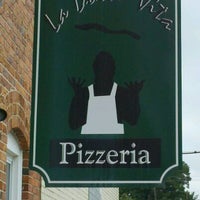 Снимок сделан в La Dolce Vita Pizzeria пользователем John 4/20/2012