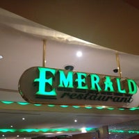 7/23/2012 tarihinde Braheem K.ziyaretçi tarafından Emerald Restaurant'de çekilen fotoğraf