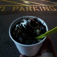 Das Foto wurde bei Blue Pineapple Frozen Yogurt von Odalis am 8/18/2012 aufgenommen