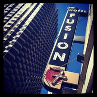 Снимок сделан в Hotel Fusion пользователем Tara C. 8/9/2012