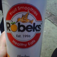 รูปภาพถ่ายที่ Robeks Fresh Juices &amp;amp; Smoothies โดย elli r. เมื่อ 2/23/2012