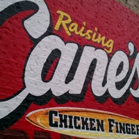 Foto tirada no(a) Raising Cane&amp;#39;s Chicken Fingers por Mike W. em 7/12/2012