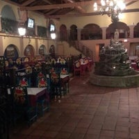 Photo prise au El Sol De Tala Traditional Mexican Cuisine par IN the Loop T. le8/21/2012