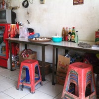 Photo taken at Rumah Makan 73 Ko Asun by Yofie S. on 2/16/2012