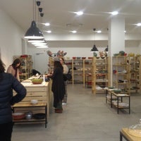 Foto tirada no(a) Cerâmicas Na Linha por Dominique T. em 1/4/2016