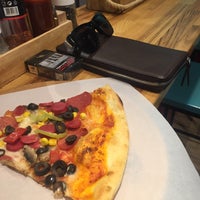 รูปภาพถ่ายที่ Pizza Shot โดย Oğuz Sualp A. เมื่อ 5/29/2016