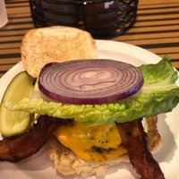 Das Foto wurde bei Bobby&amp;#39;s Burger Palace von Gene H. am 3/24/2019 aufgenommen
