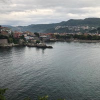 Photo taken at Amasra Kalesi by Yavuz on 10/8/2022