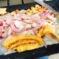 Foto diambil di Sr.Camarón Seafood&amp;amp;Snacks oleh Mariana T. pada 8/2/2015