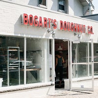 Foto tomada en Bogart&amp;#39;s Doughnut Co.  por Bogart&amp;#39;s Doughnut Co. el 7/11/2014
