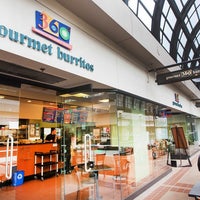 Foto scattata a 360 Gourmet Burritos - One Market da 360 Gourmet Burritos - One Market il 8/27/2014
