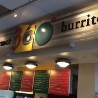 Foto scattata a 360 Gourmet Burritos - One Market da 360 Gourmet Burritos - One Market il 8/29/2014
