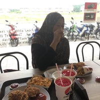 Photo taken at KFC PUNCAK ALAM by Syhmii R. on 8/18/2017