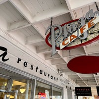 Photo prise au The Plaza Cafe Downtown par Joe W. le3/23/2023