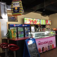 รูปภาพถ่ายที่ Taco Shop Mexican Grill โดย Joe W. เมื่อ 11/15/2016