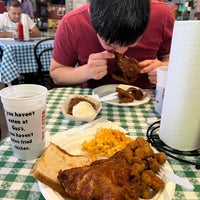 Photo taken at Gus&amp;#39;s World Famous Fried Chicken by N on 4/8/2022