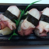 Снимок сделан в sushi hoshi пользователем Pep C. 8/10/2014