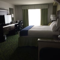 Foto scattata a Holiday Inn Express &amp;amp; Suites Stroudsburg-Poconos da daphne r. il 4/23/2014