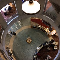 6/28/2017にWesley B.がToronto Public Library - Lillian H. Smith Branchで撮った写真