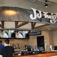 รูปภาพถ่ายที่ J.J. Twigs Pizza &amp; BBQ โดย J.J. Twigs Pizza &amp; BBQ เมื่อ 7/23/2014