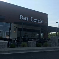 Foto tirada no(a) Bar Louie por Eric Z. em 7/17/2017