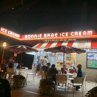 Photo taken at Bonnie Brae Ice Cream by gina 🌸 千. on 9/24/2021
