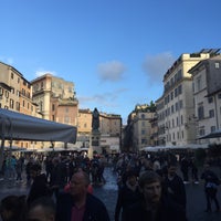 Photo taken at Campo de&amp;#39; Fiori by Sharon ヅ. on 5/14/2016