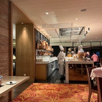 Photo taken at MELT ~ The World Café by Su on 7/26/2022